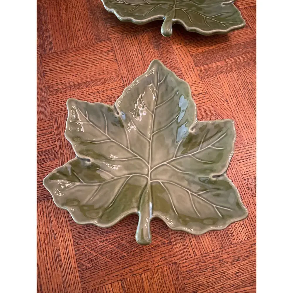 Pottery barn, leaf plate set of four green